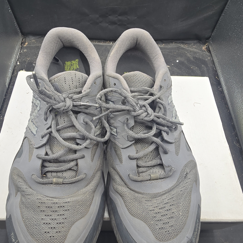 New Balance Gray Mesh‎ and Synthetic Athletic Sneakers